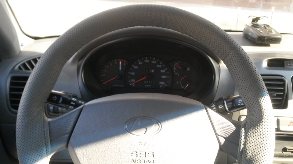 Оплетка руля — Hyundai Accent (2G), 1,5 л, 2009 года | аксессуары | DRIVE2
