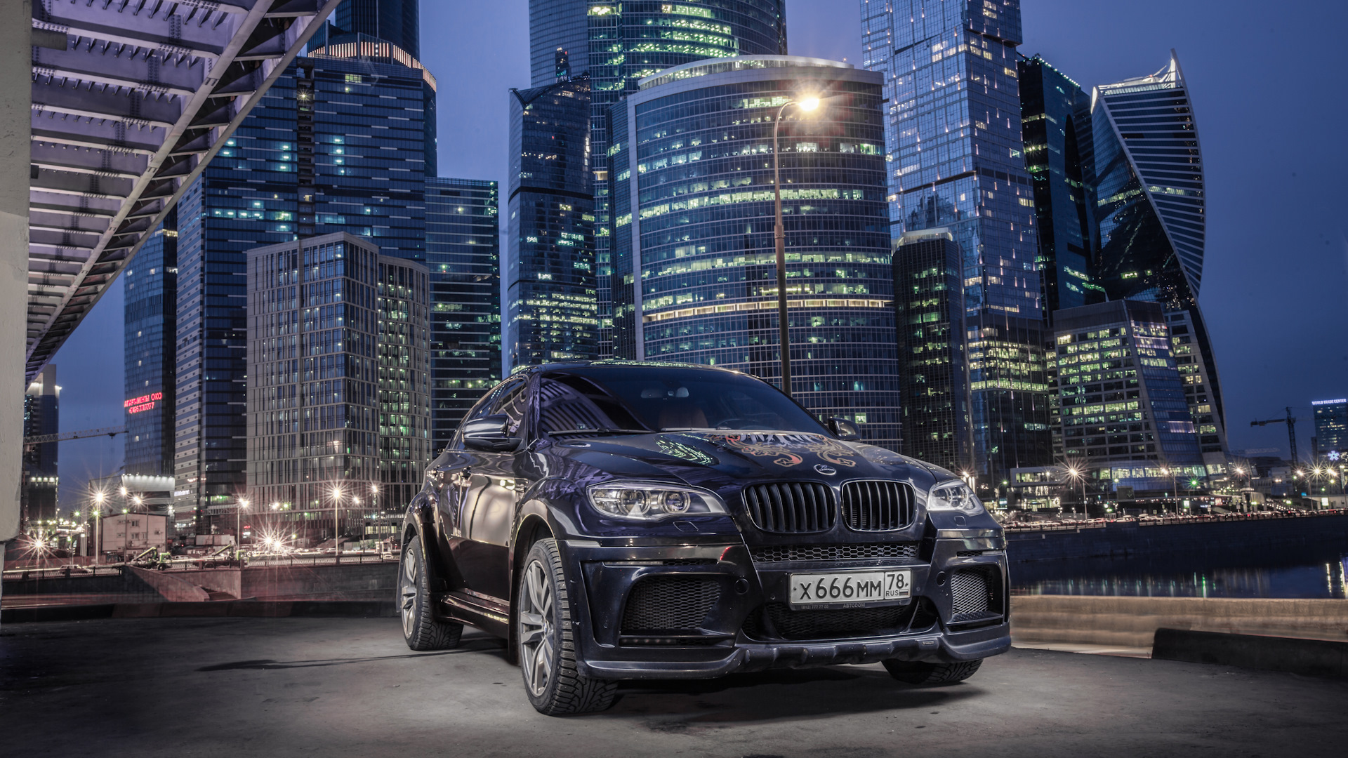 6 м обои. BMW x6 Москва. BMW x6 Москва Сити. BMW м5 Москва Сити. БМВ х6 Майбах.