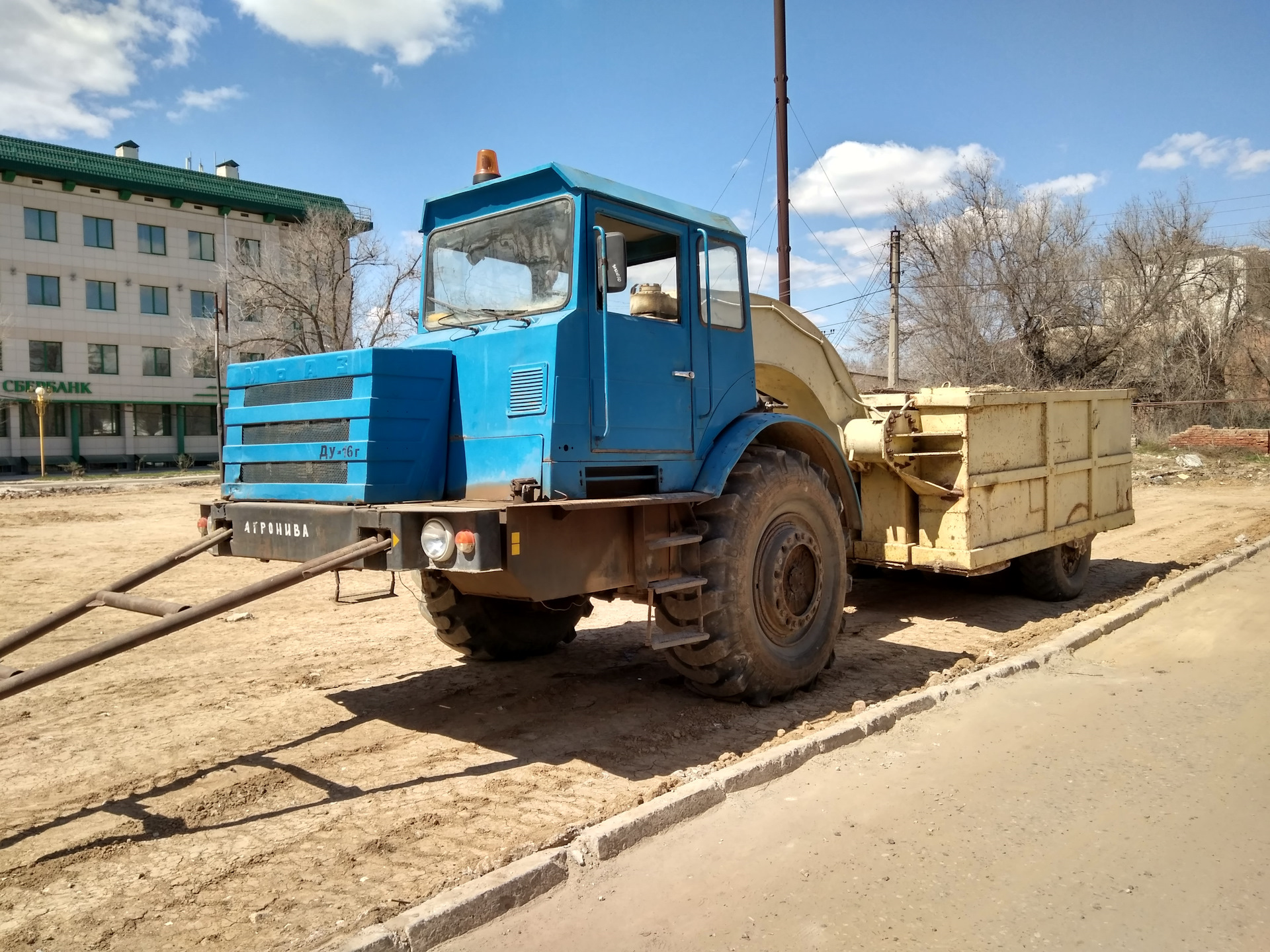 Скрепер самоходный МОАЗ 6007