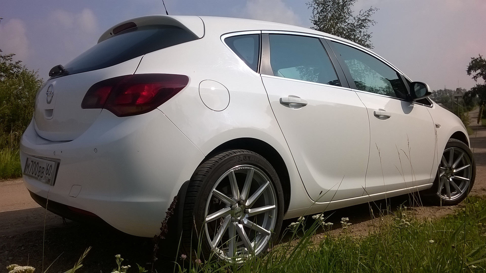 Opel Astra j диски r18