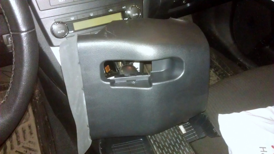 Болтающийся кожух руля — исправлено. — Toyota Avensis III, 1,8 л, 2009 ...