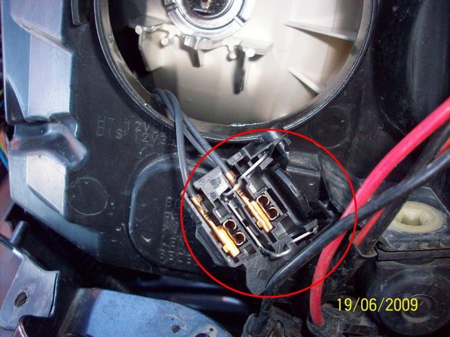 Кто знает номер или где купить фиксатор колодки жгута лампы на Ford ...