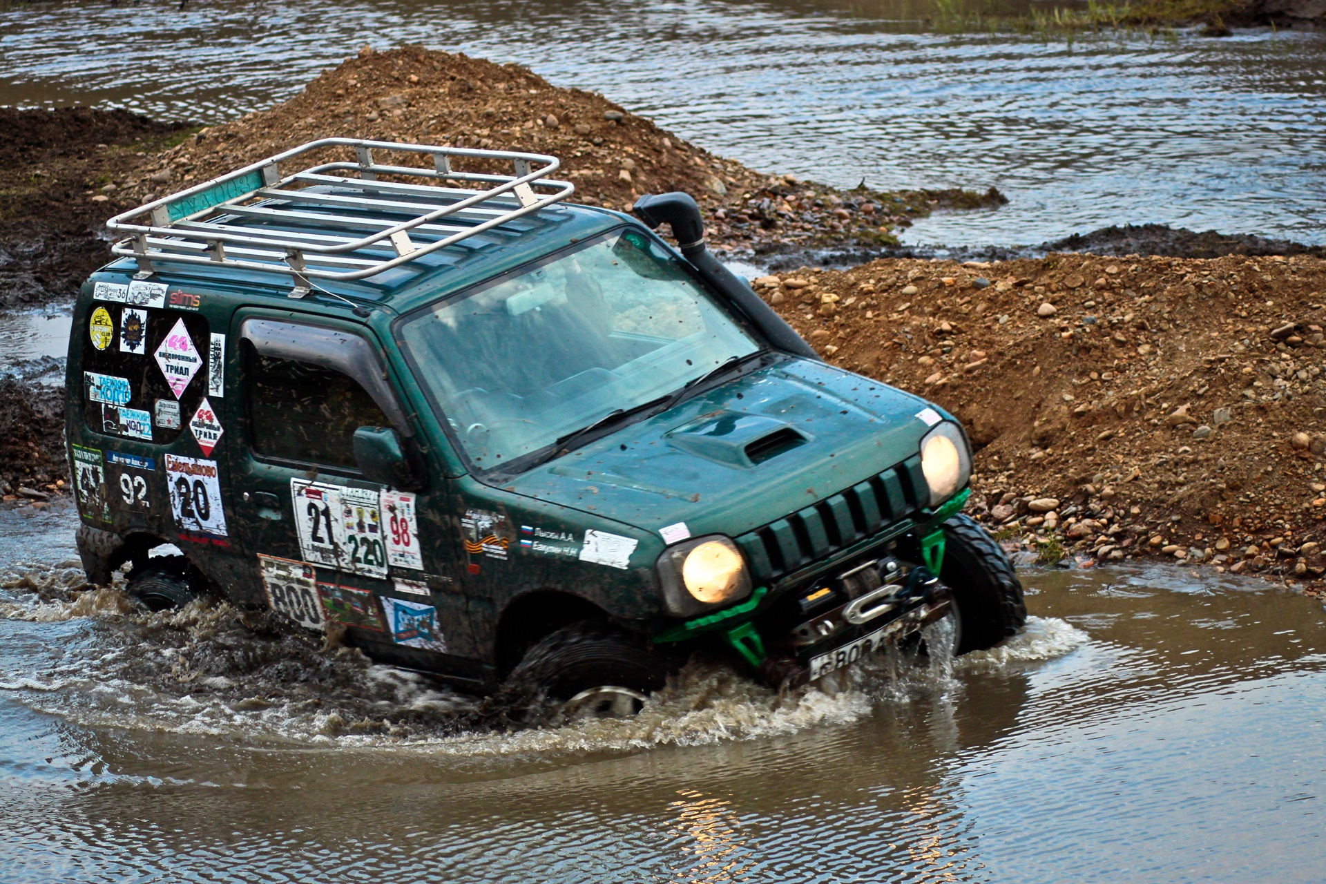 Джейку полный привод. Сузуки Джимни трофи. Wildgoose Jimny. Вездеходы из Сузуки Джимни. Suzuki Jimny грязь.