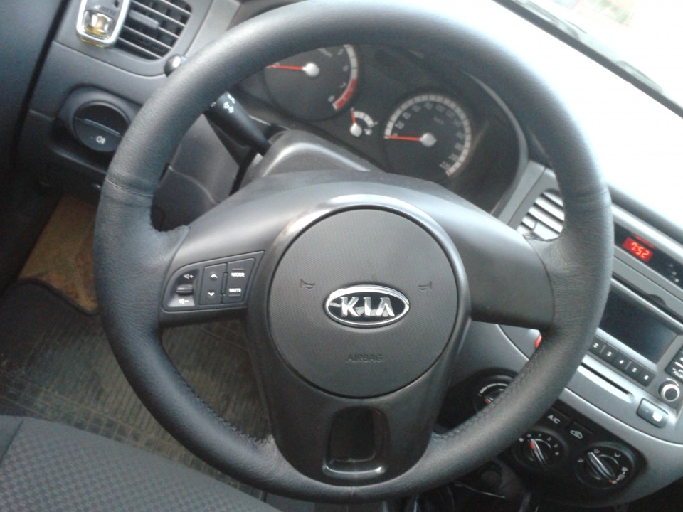 Руль в кожу — KIA Rio (2G), 1,4 л, 2011 года | другое | DRIVE2