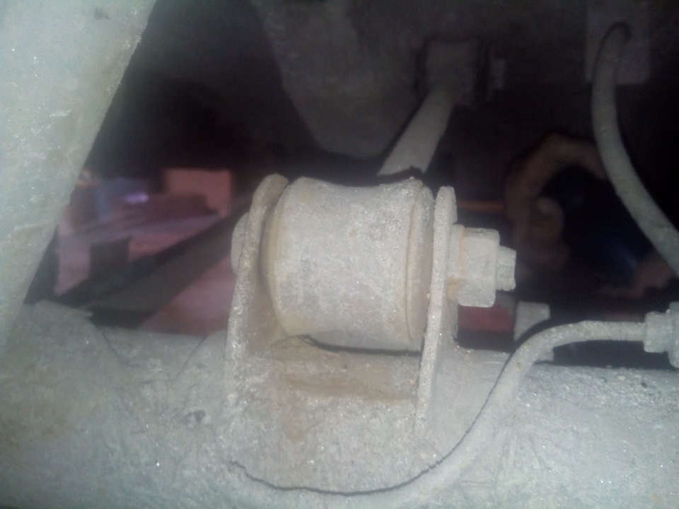 Ремонт стояночного тормоза и замена резинок на задних втулках — Lada ...