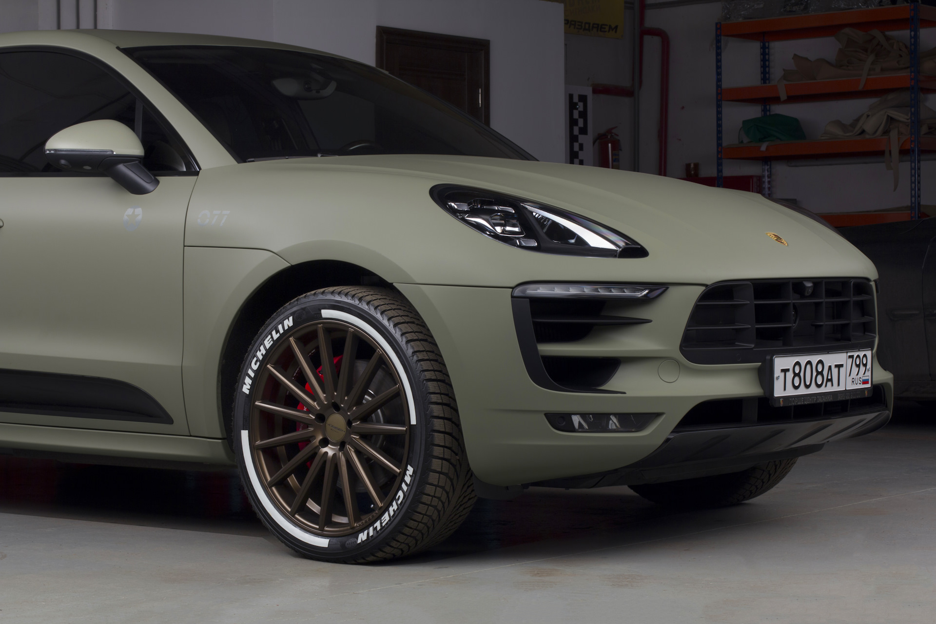 Porsche Cayenne в матовой пленке