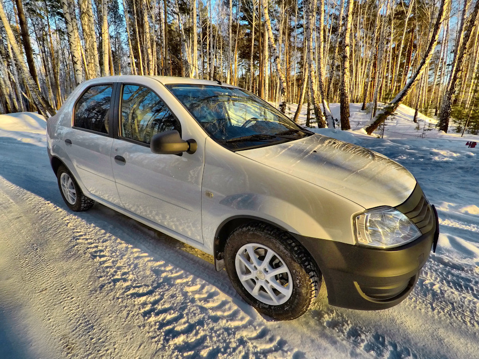 Продам автомобиль рено. Рено Логан 2012. Renault Renault Logan 2012. Рено Логан 2012 бежевый. Фото Рено Логан 2012 г..