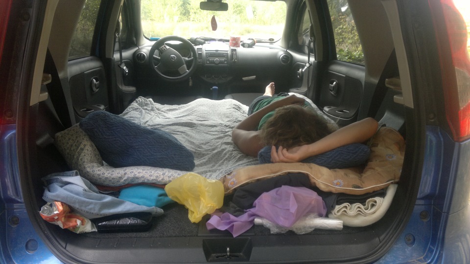 Ниссан ноут спать в машине