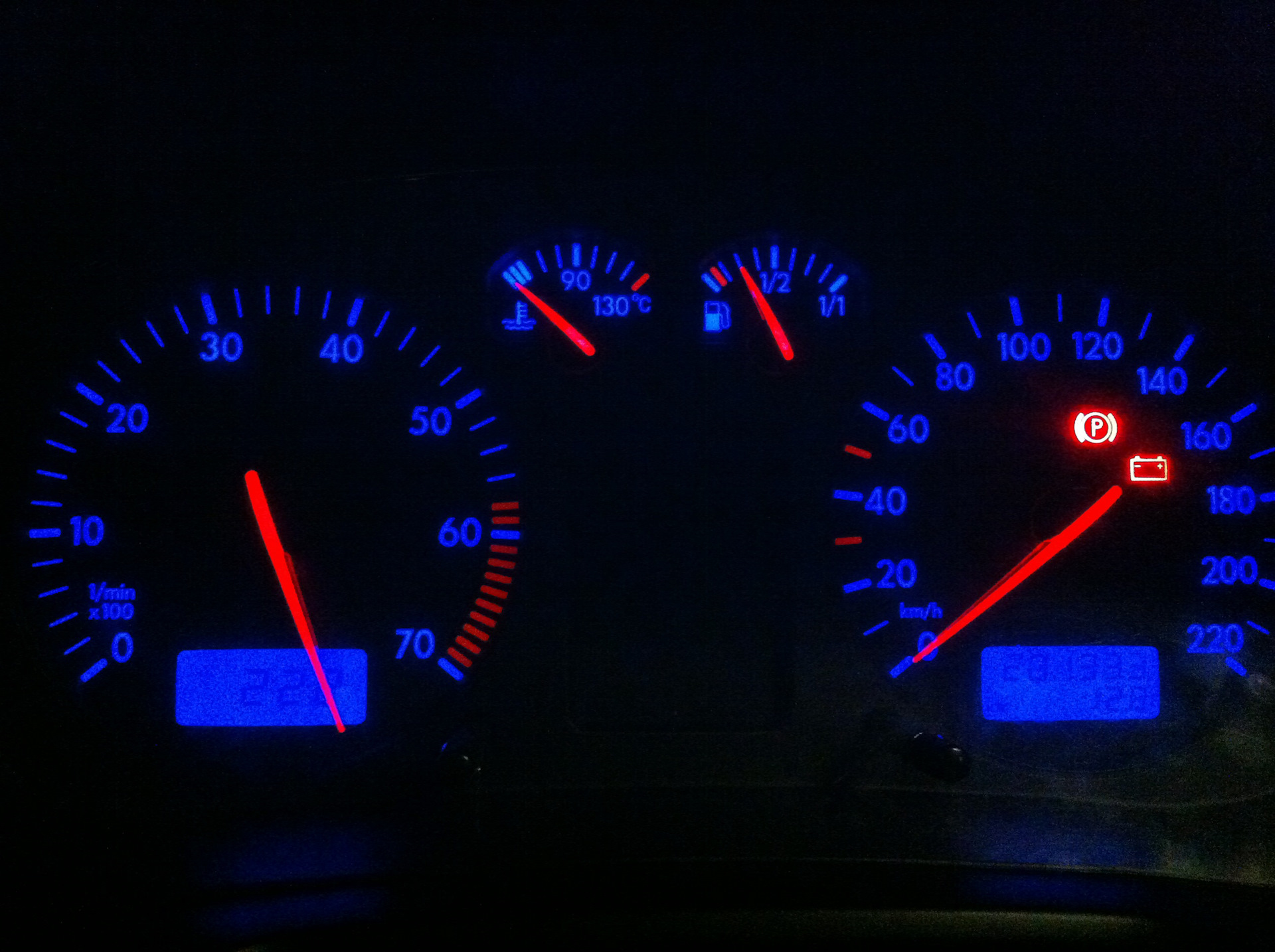 тахометр глючит. тахометр пежо 307. приборная панель opel astra h. тахометр глючит. спидометр на опель астра g.