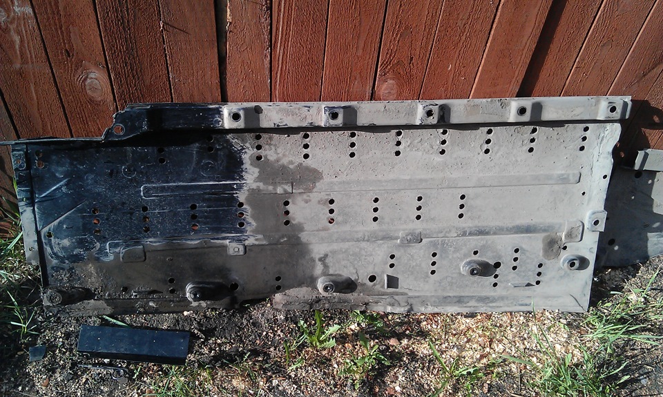 Ремонт пластикового обвеса днища — Audi A4 (B6), 2 л, 2001 года ...