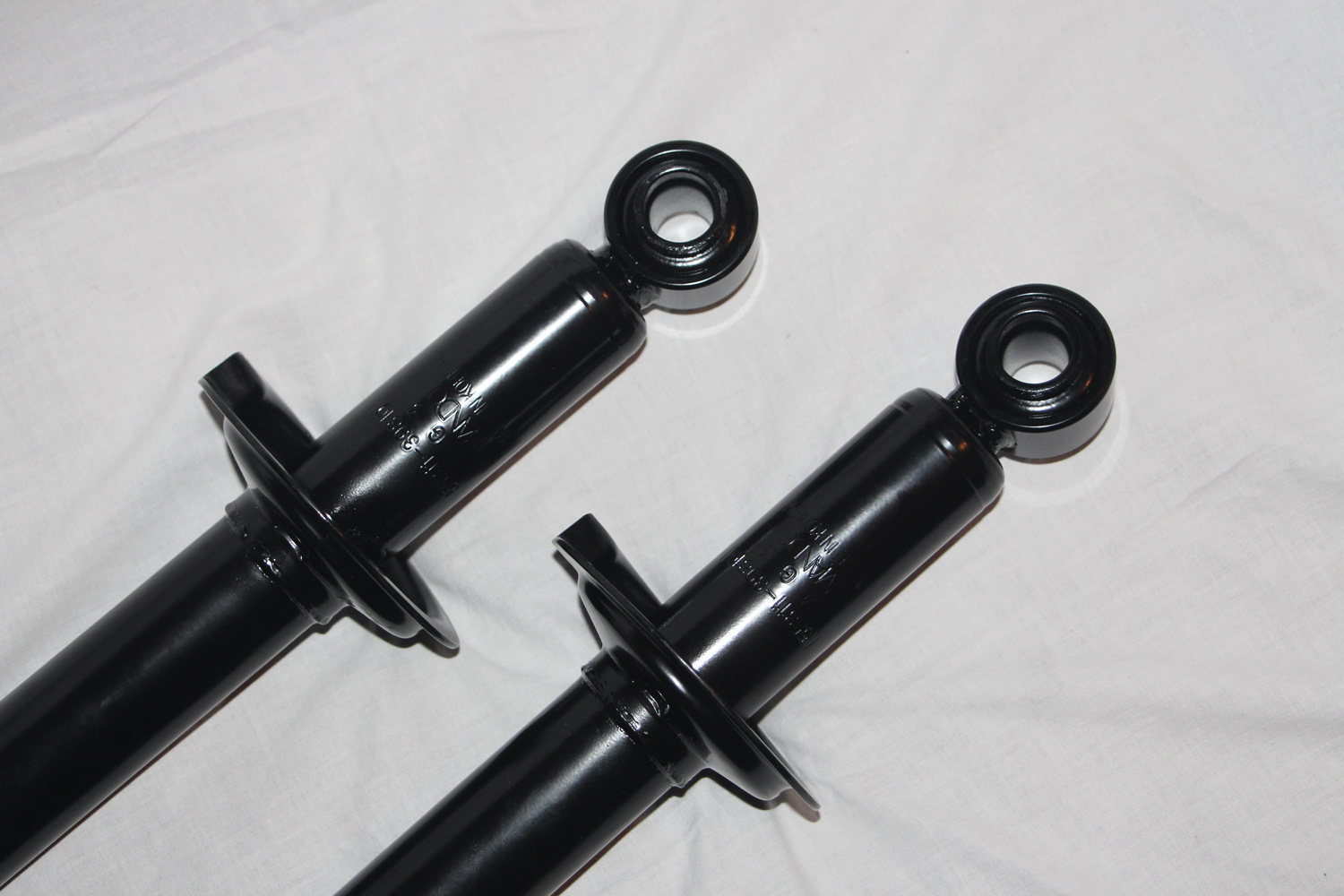 стойки каяба для санта фе 2013. Trw jgc105t амортизатор перед. стойка амортизатора ваз 2109. стойки hyundai solaris kayaba. подходят передние амортизаторы.