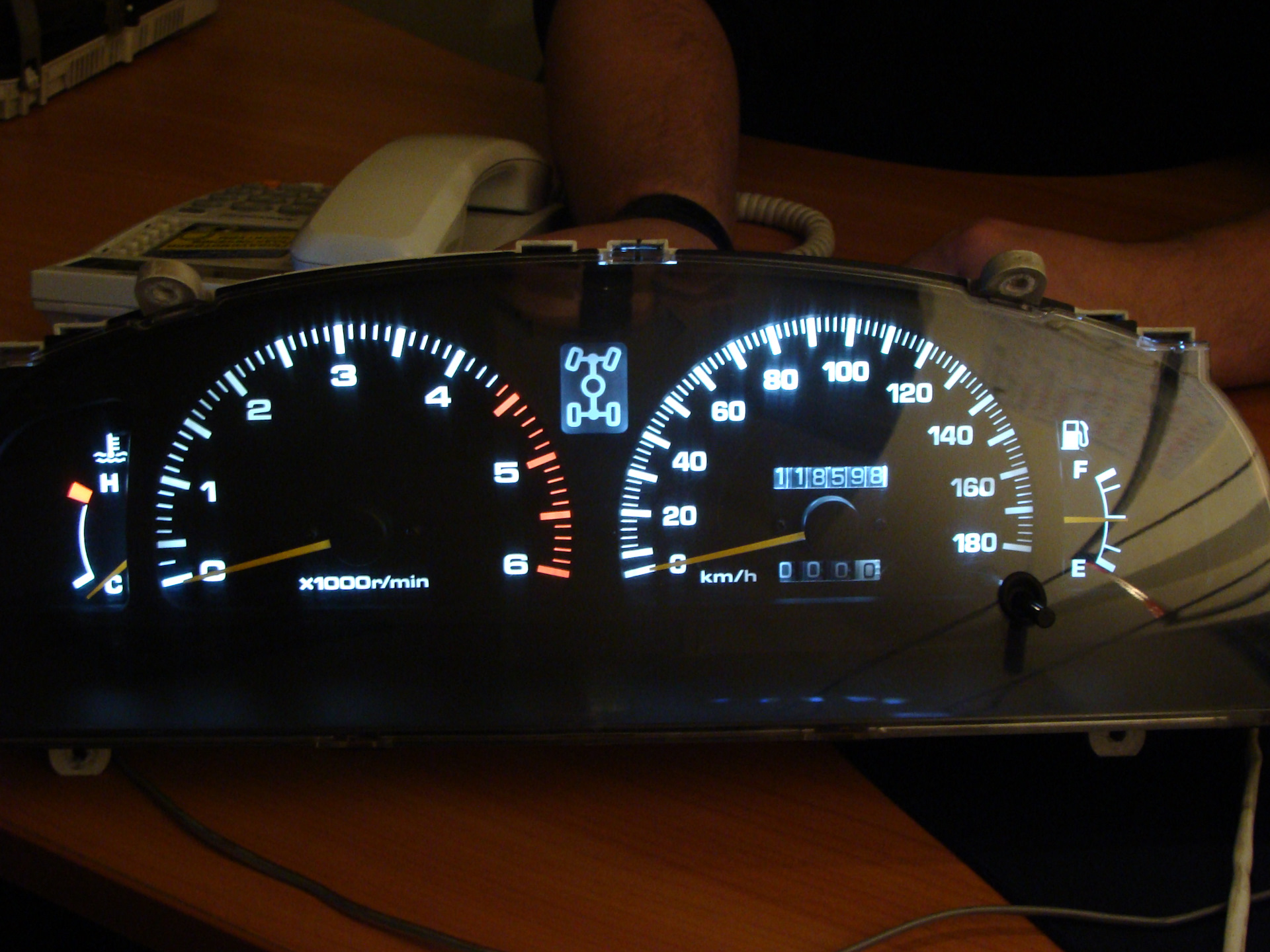 Панель приборов toyota hilux surf kzn185. Приборы панели surf 130. 130. Панель приборов тойота сурф. Приборная панель toyota surf 1997 года.