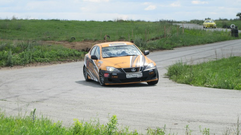 Треки для шин автомобиля