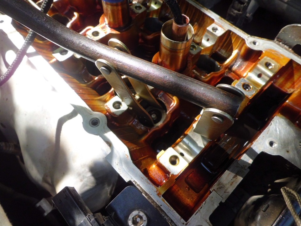 При рассухаривании прикрывать сухарики или пальцем но можно зажать до соплей ))) или тряпочкой, иначе пожет выстрелить иногда и искать как я пол часа! — Hyundai Accent (2G)