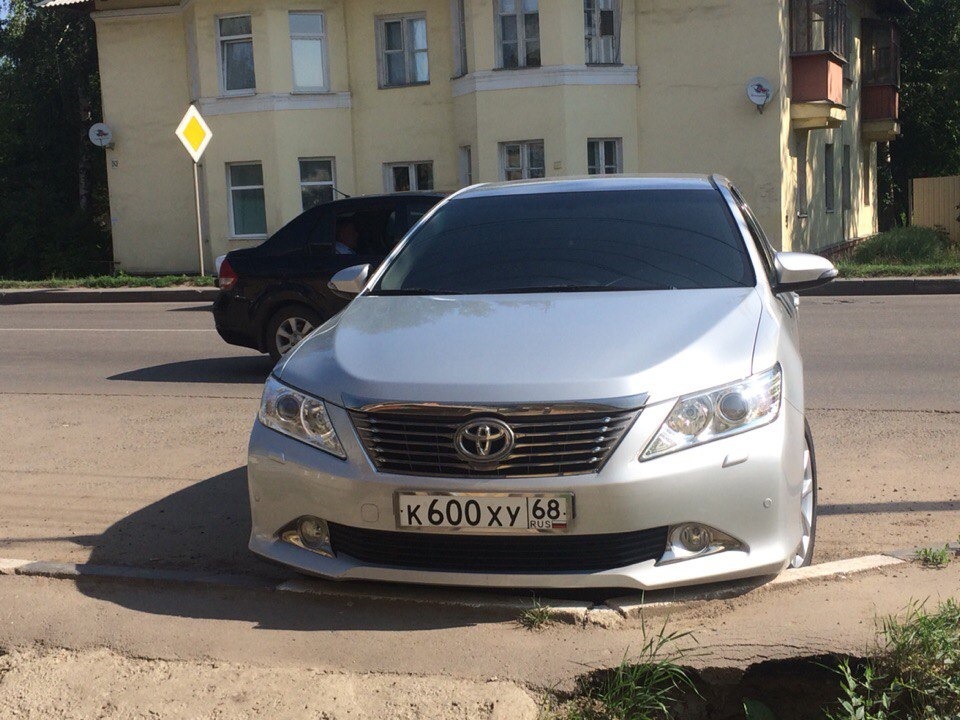 Лобовое камри. Toyota Camry 65. Тонировка Сантек Инфинити 65. Suntek 65%.