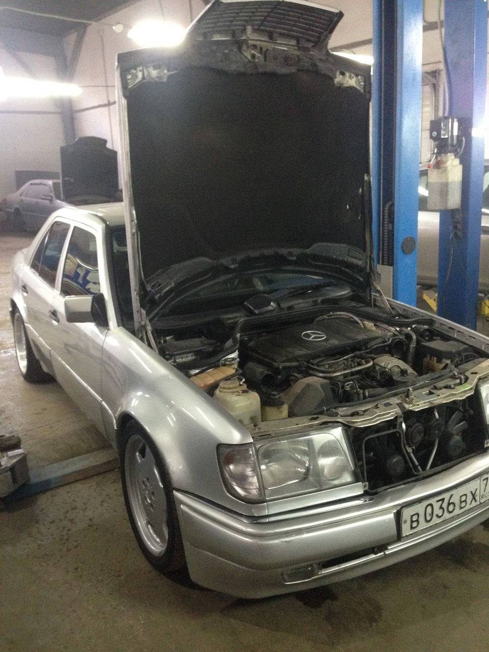 Под капотом) — Mercedes-Benz E 60 AMG (W124), 6 л, 1994 года ...