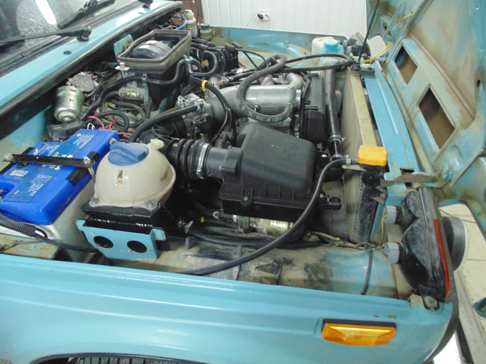 Справа тоже всё готово за исключением некоторых мелочей. Надо сделать крепление фильтра и обеспечить забор воздуха сверху-для Нивы это важно. — Lada 4x4 3D