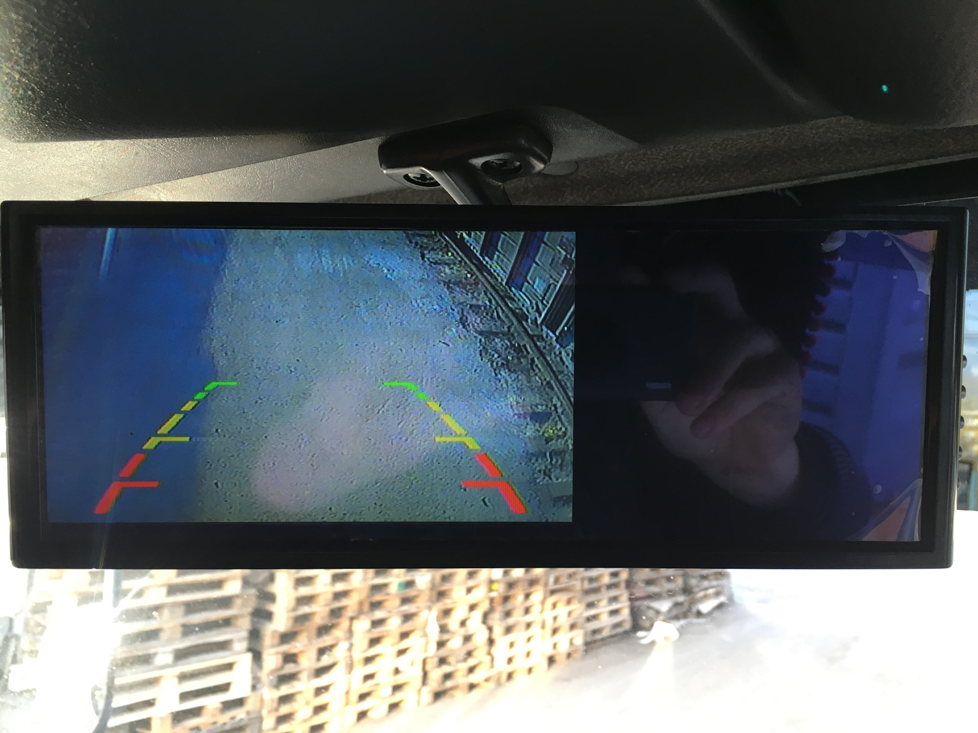 Камера нет сигнала. Задняя камера пишет нет сигнала. Штатная камера заднего хода рено аркана. Задняя камера пишет нет сигнала. Тойота хайлендер установка камеры в подсветку номера автомобиля.