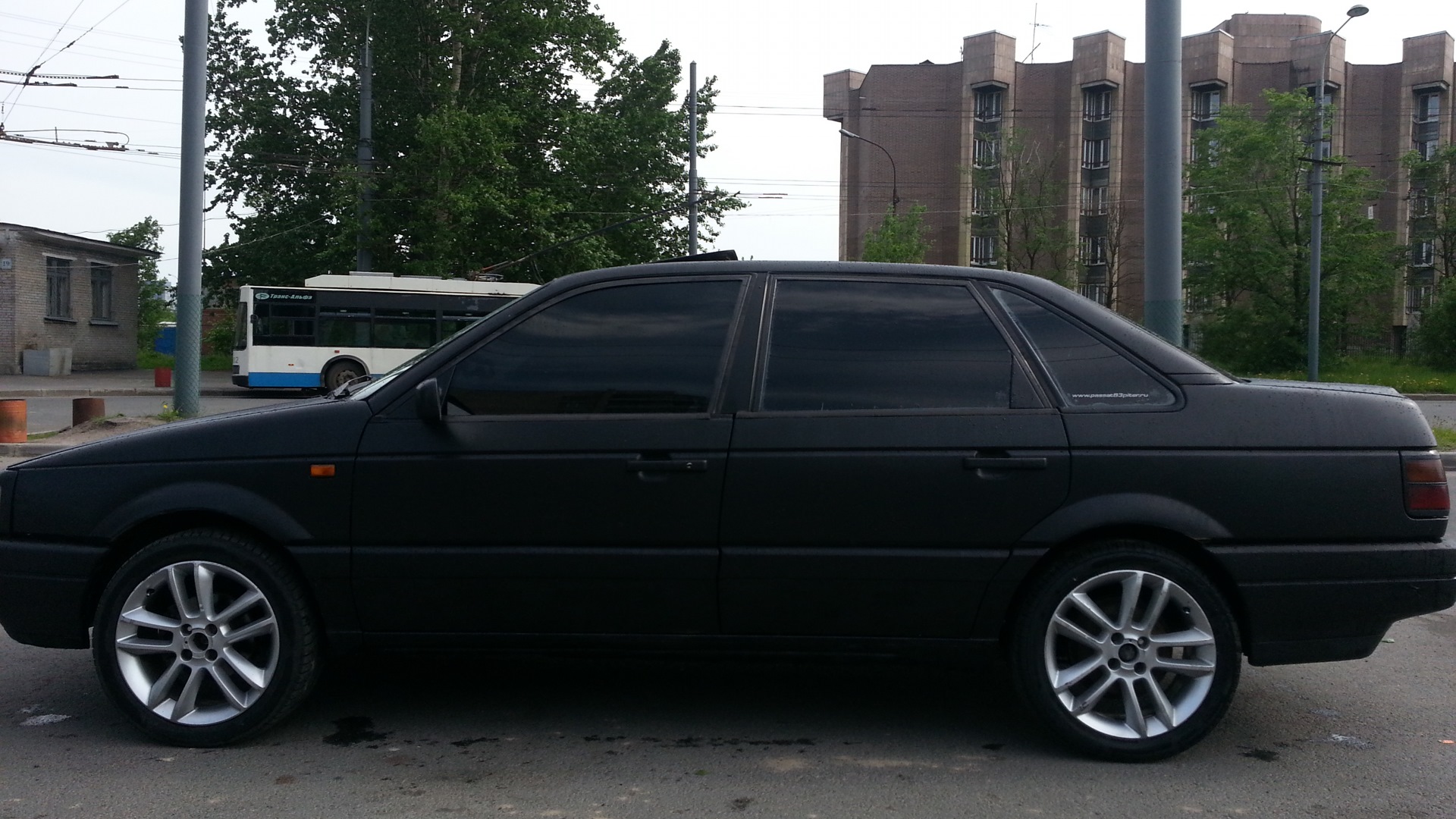 Черный volkswagen passat
