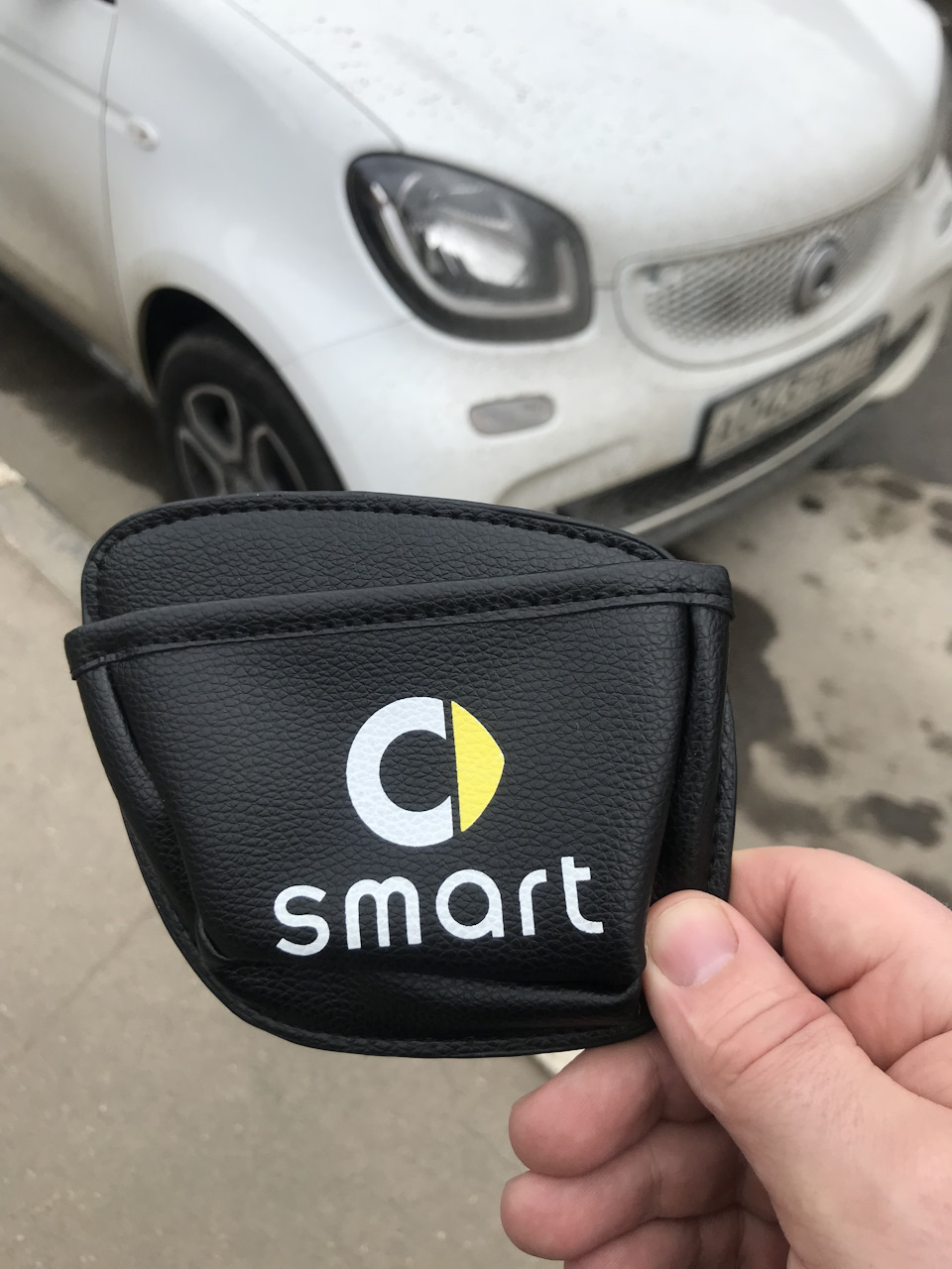 Кармашек для размещения телефона на зарядке. Очень удобно. — Smart forfour  (2G), 0,9 л, 2016 года | аксессуары | DRIVE2