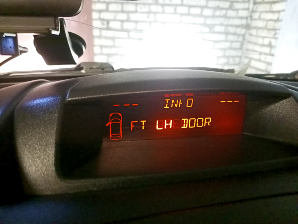 Ремонт концевика в замке двери — Peugeot Partner Tepee, 1,6 л, 2014 ...
