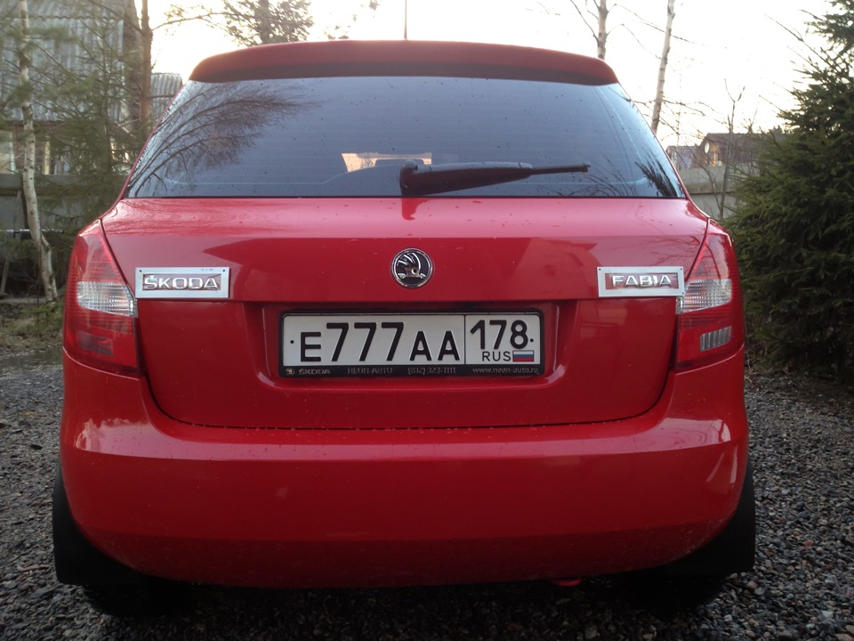 Skoda Fabia 2 сзади