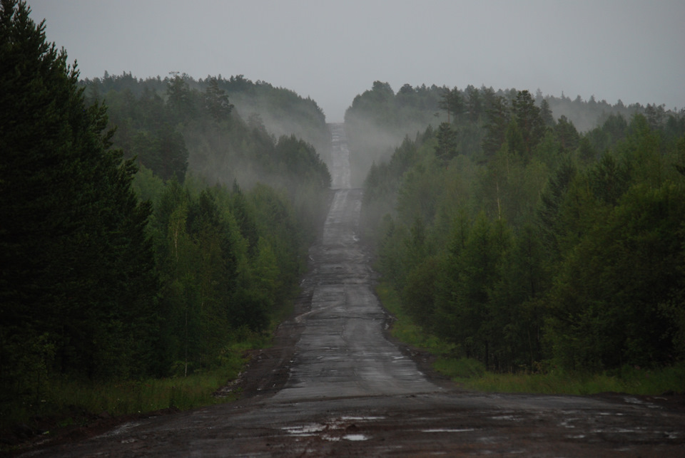 Дорога Кодинск-Братск. Это более менее ровный участок, а местами она похожа на полосу препятствий, но всё равно красивая же! — ГАЗ Соболь