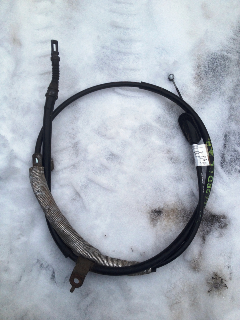 Трос стояночного тормоза правый HONDA 47510-SEA-E03 б.у. — Honda Accord (7G). Запчасти на фото: 47510SEAE03