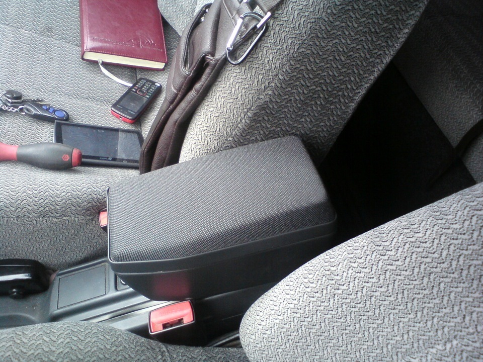 Подлокотник готов — Lada Приора седан, 1,6 л, 2008 года | стайлинг | DRIVE2