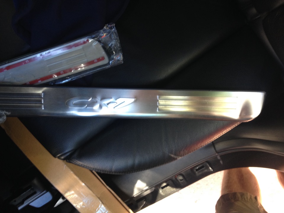 Долгожданные накладки на пороги — Mazda CX-7, 2,5 л, 2011 года | тюнинг ...