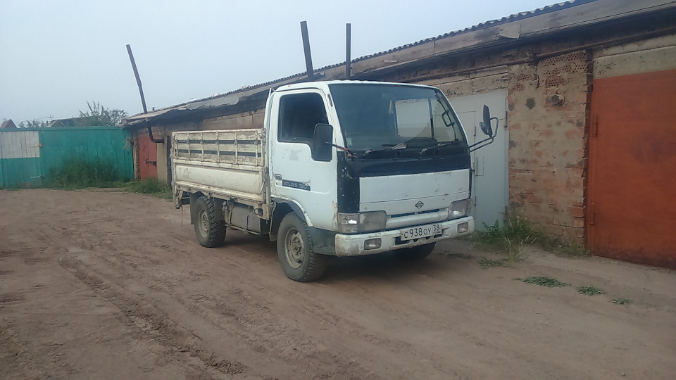 Nissan Atlas 2,7 4WD с аппарелью