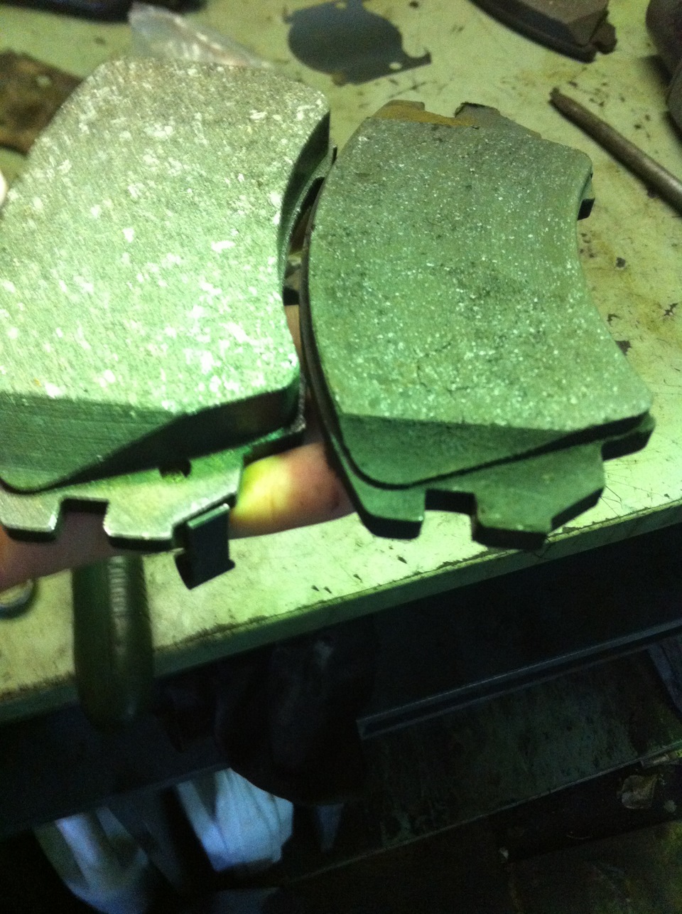 Замена тормозных колодок — Opel Astra J GTC, 1,4 л, 2012 года | визит ...