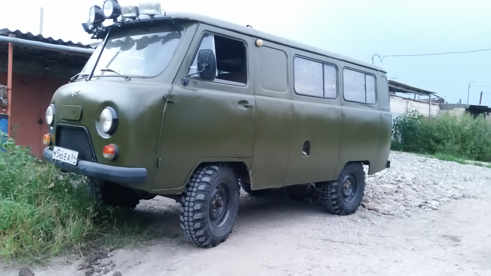 Уаз 452 колесо. УАЗ Буханка Safari 500. Сафари 500 на УАЗ Буханка. УАЗ Буханка на 31. Forward Safari 500 на УАЗ Буханка.