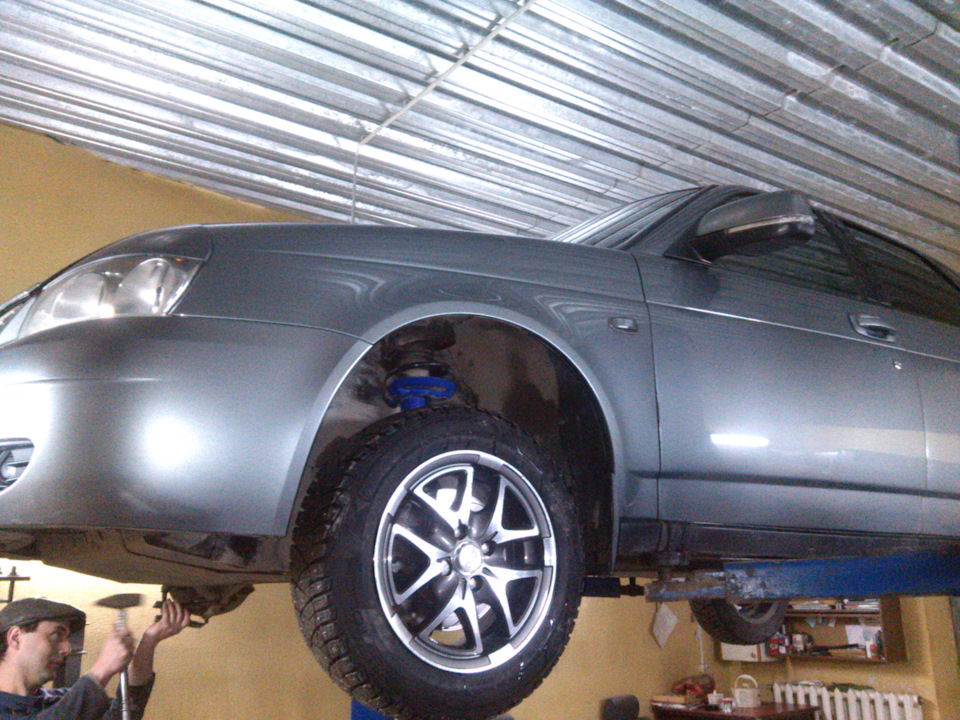 31.01.17 замена правой шаровой опоры. — Lada Приора хэтчбек, 1,6 л ...