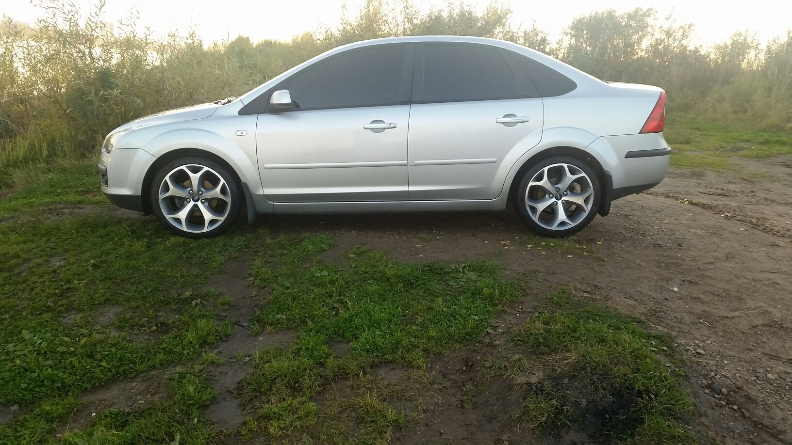 Диски ford focus 2. Ford Focus 2 седан r17. Focus 2 дорестайл r17.