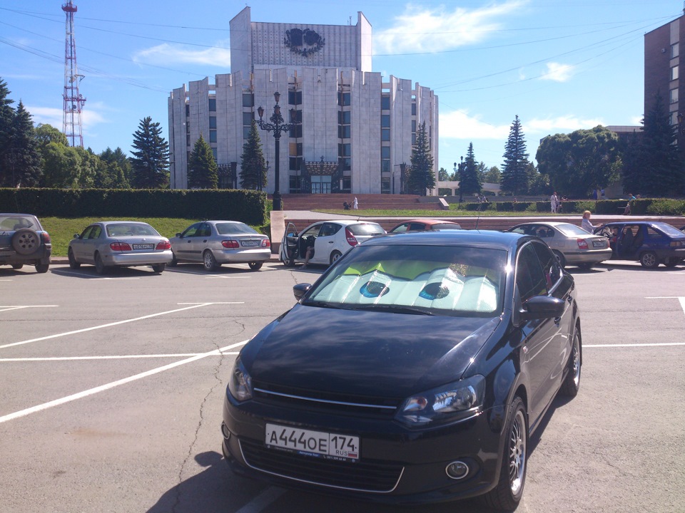 Солнцезащитный экран "Тачки" — Volkswagen Polo Sedan, 1,6 л, 2011 года ...