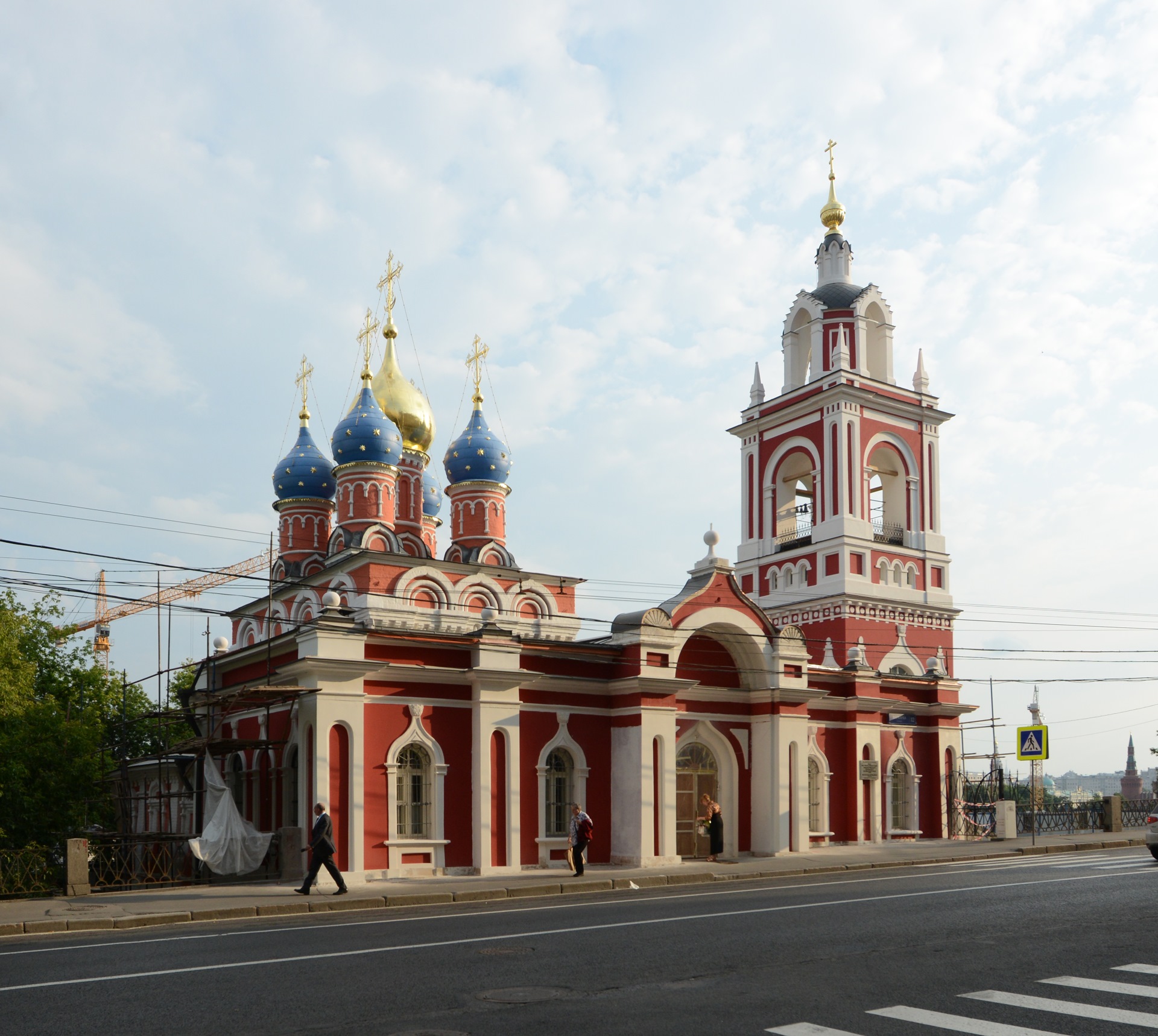 Улица варварка. Варварка в Москве достопримечательности. Храм около Варварки произведение искусства.