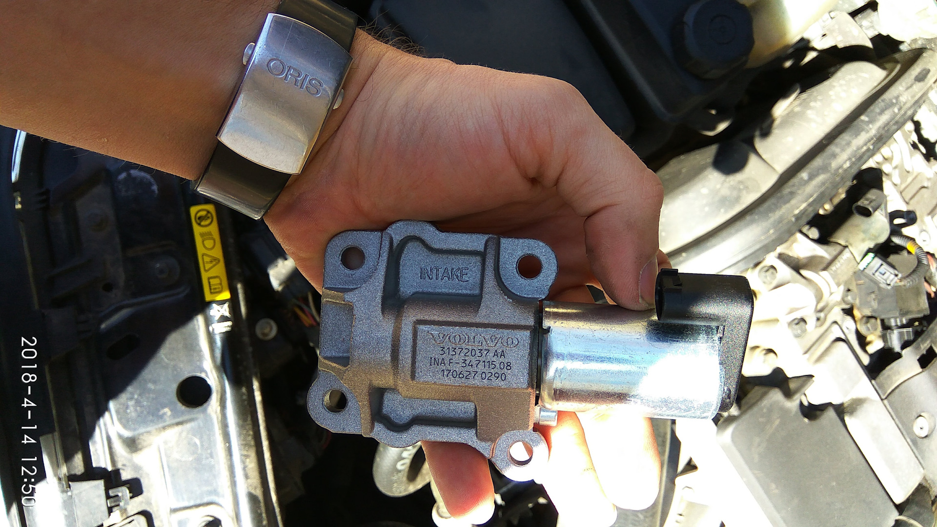 Клапан volvo s60. Разъем клапана VVT Volvo s40. Клапан впускного распредвала Volvo xc90 2.5. Клапан фазорегулятора Вольво s80 2.4. Клапан электромагнитный Volvo s60.