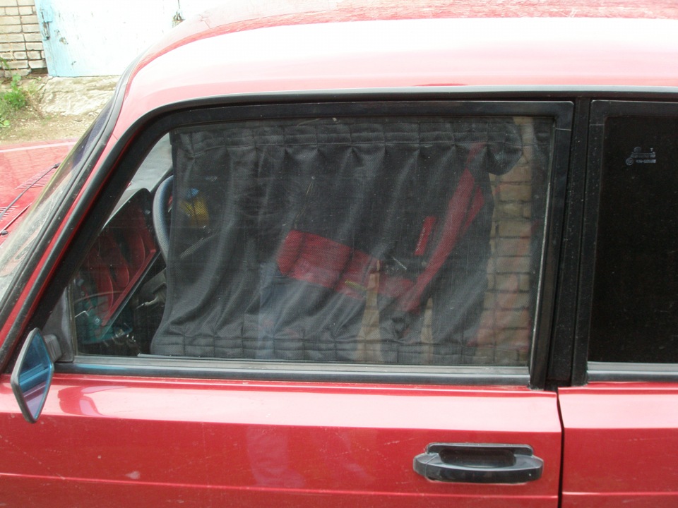 Можно ли ездить со шторками. Каркасные шторки на ВАЗ 2105. Шторки на ВАЗ 2105. ВАЗ 2105 шторки на стеклах. Каркасные шторки на окна ВАЗ 2105.