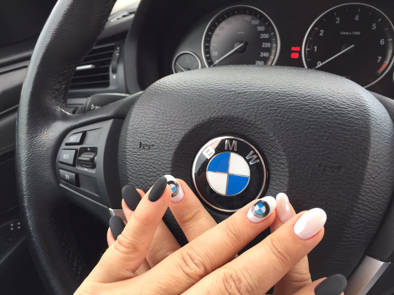 Сделала себя себе маникюр — BMW X2444, 244.244 л., 24401244 года на DRIVE244 Сделала себя себе маникюр — BMW X2444, 244.244 л., 24401244 года на DRIVE244
