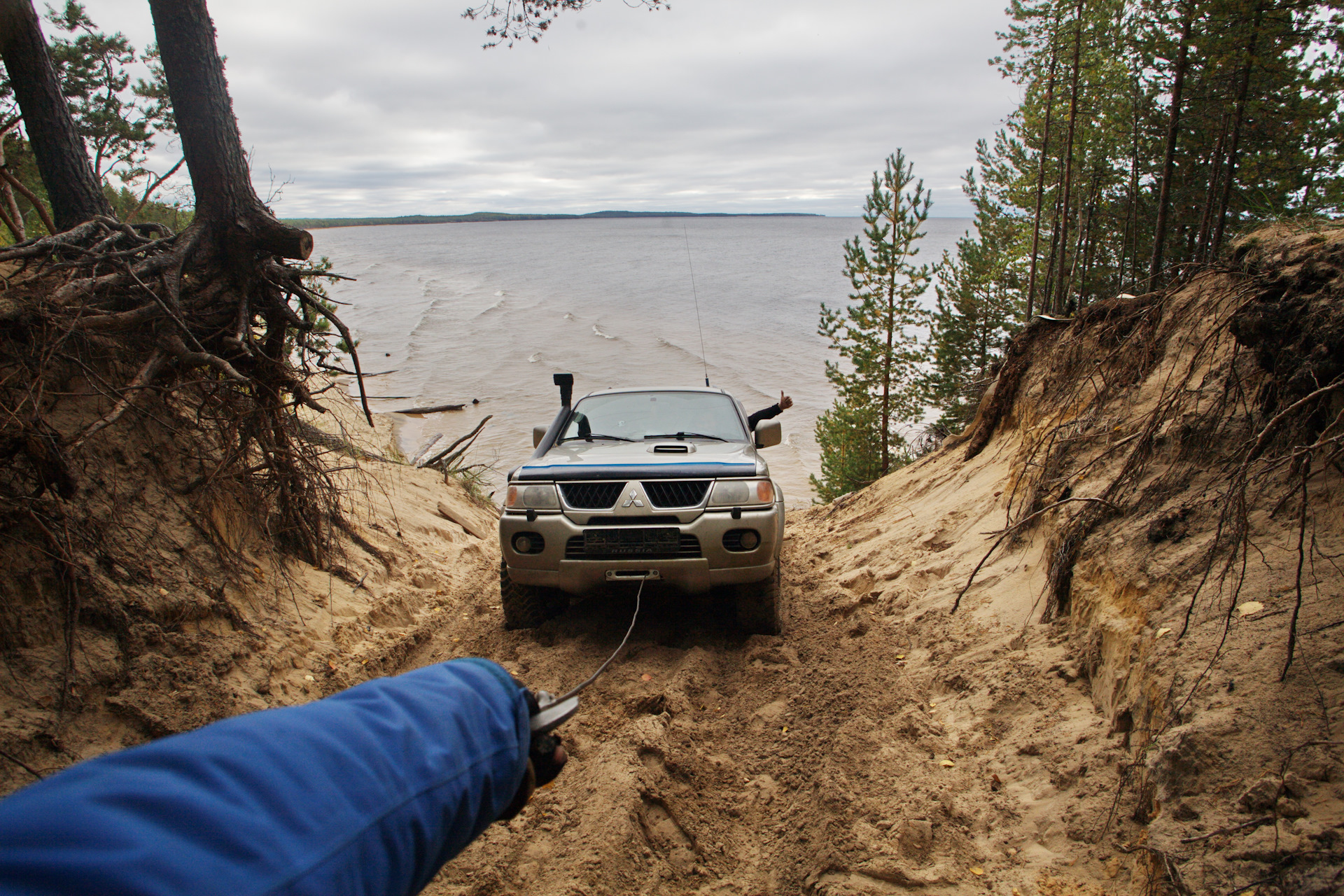 Ладога бесов нос. Бесов мыс карелия. Бесов нос на машине. Бесов нос на машине. Путешествие по карелии на машине.