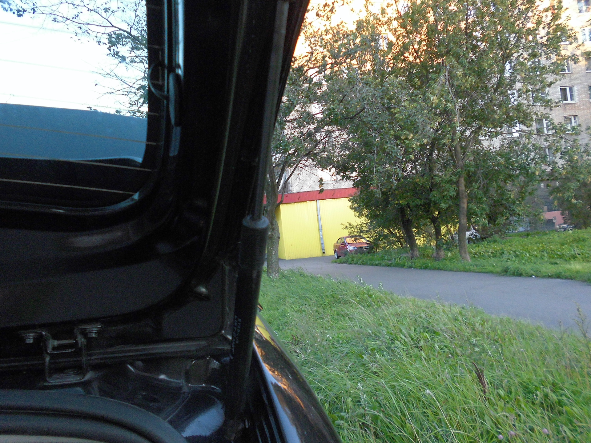 Скрипят амортизаторы багажника — Renault Duster (1G), 2 л, 2014 года ...