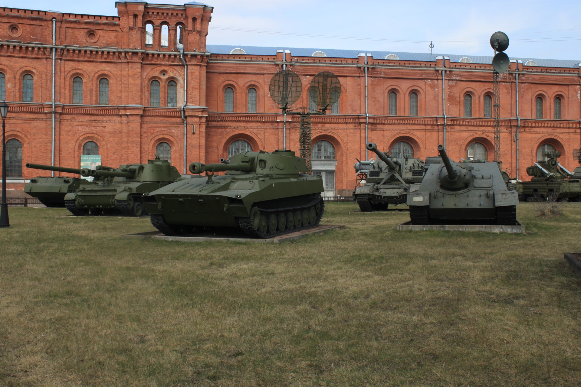 музей военной техники в санкт петербурге