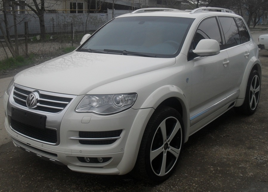 Фольксваген туарег 2005 года дизель. Фольксваген Туарег 2005. Обвес на Volkswagen Touareg 2008. Туарег je Design. Обвес Туарег 2008 3.0 дизель.