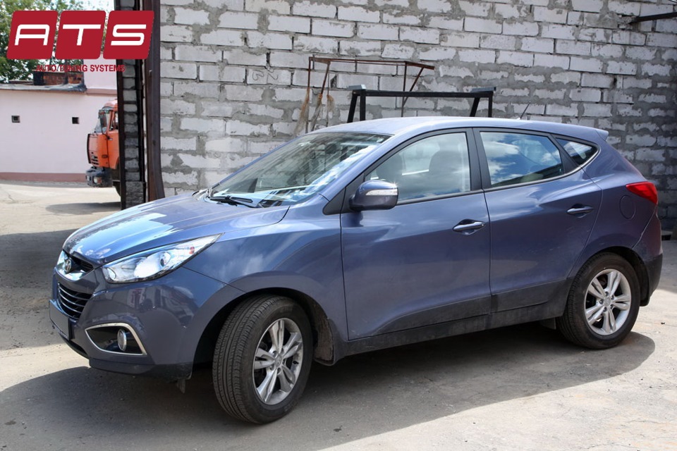Hyundai ix35: установка защитных порогов-подножек из нержавеющей стали ...