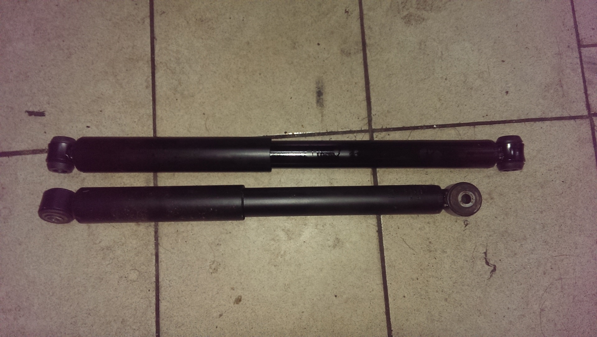 задние амортизаторы сузуки. амортизаторы задние kyb гранд витара. передние амортизаторы игнис 2003 года. амортизатор kyb 343435. задние амортизаторы гранд витара 2008.