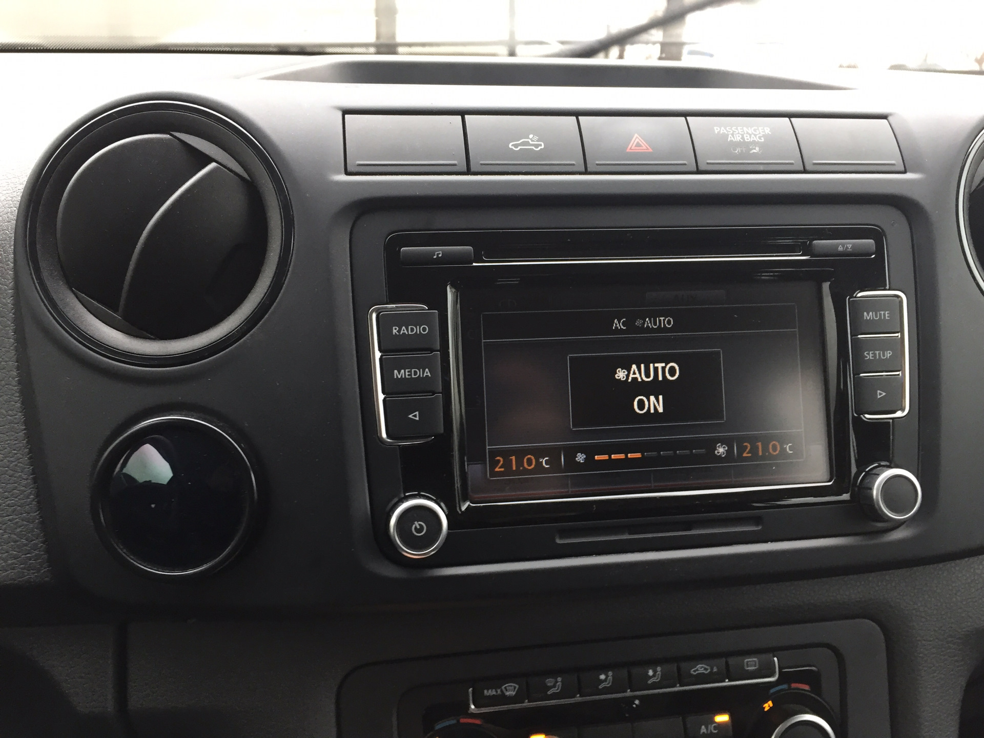 Как снять магнитолу фольксваген амарок Майфун RCD-510 мне в Амарок) - Volkswagen Amarok, 2 л, 2015 года автозвук DRIVE2