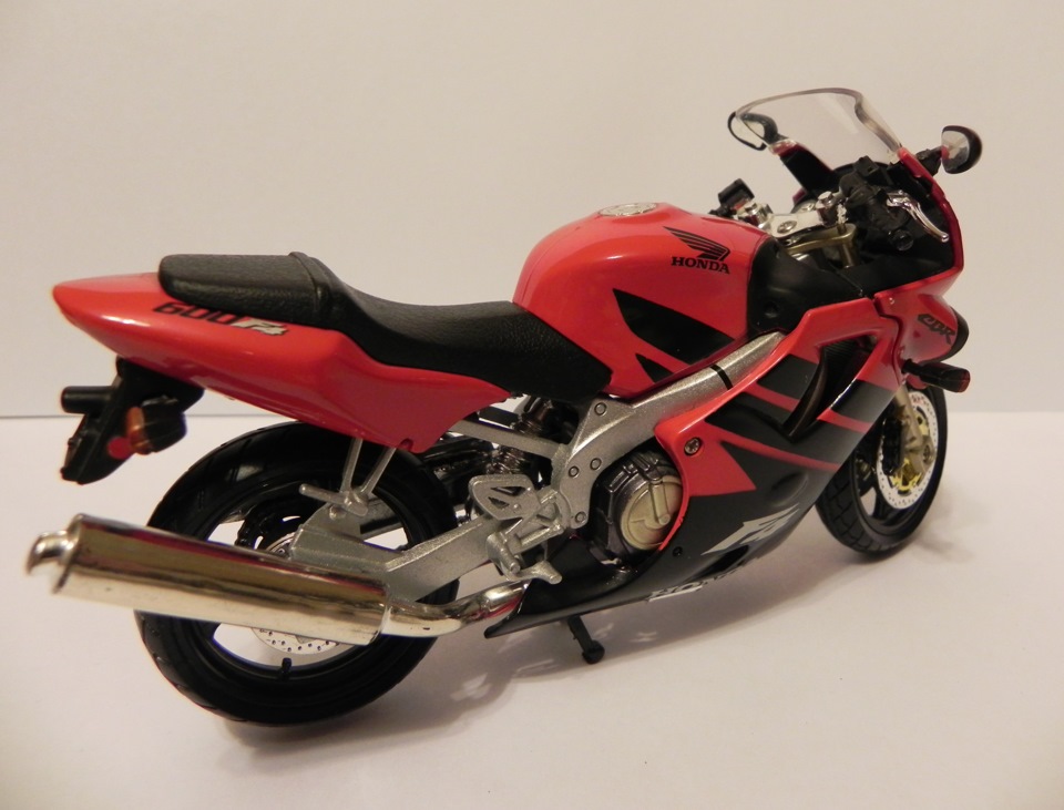 Bmw moto vintage. бмв r 750 мотоцикл. мотоцикл bruder scrambler ducati desert sled с мотоциклистом (63-051) 1:16 14. модель мотоцикла ktm. копия мотоцикла.