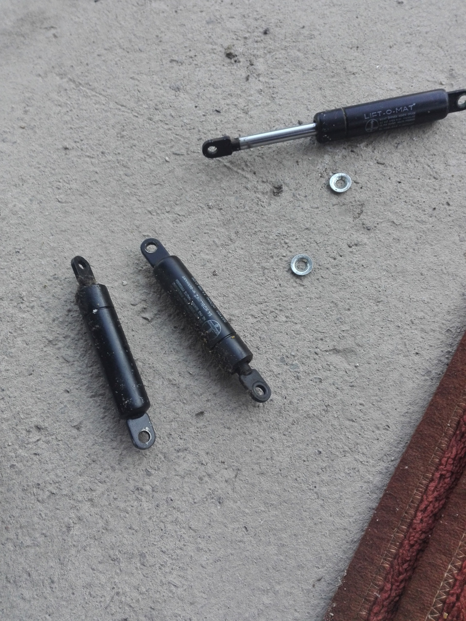 Замена амориков на сиденьях — BMW 5 series (E34), 2,5 л, 1989 года ...