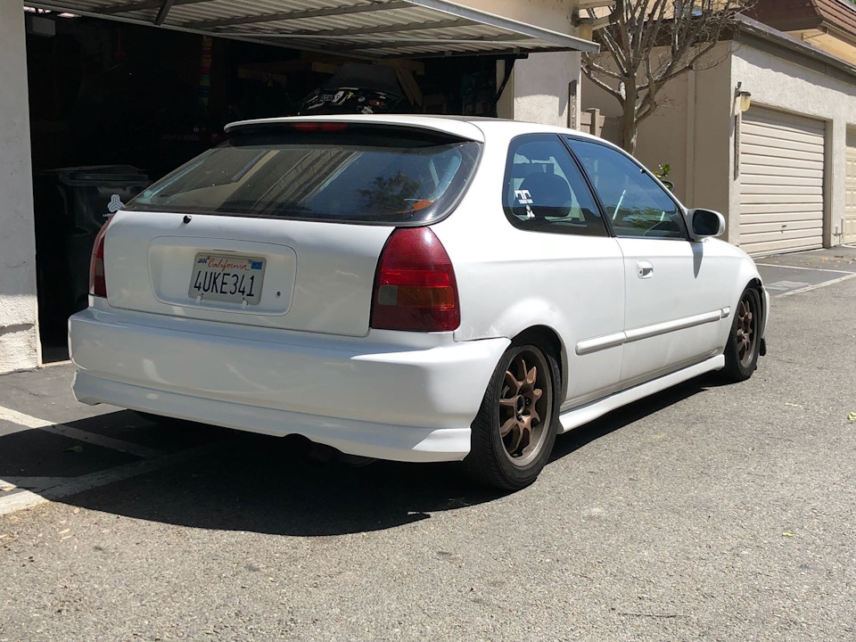 Забугорный проект PartTwo. Honda Civic в белом акриловом глянце где-то ...